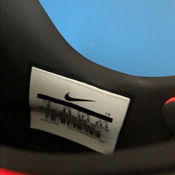 New Nike Phantom Bright Red Indoor Soccer Shoes 5 - Picture 6 of 6